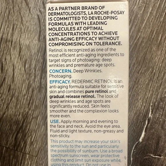 La Roche-Posay Redermic Retinol + Anthelios Light Fluid Tinted SPF 50 Sunscreen - Picture 8 of 13